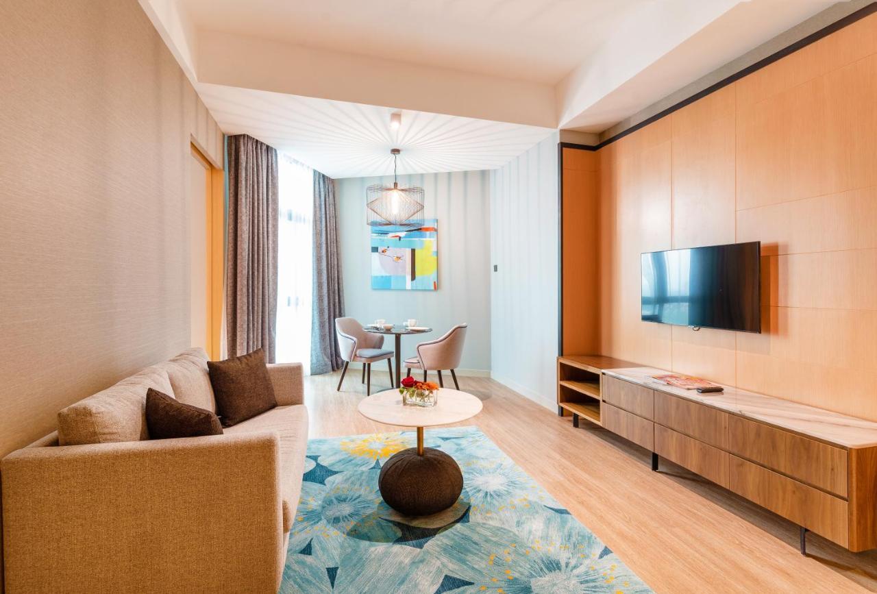 M World Hotel Formerly Known As Avante Hotel Petaling Dzsaja Kültér fotó Living room of a suite