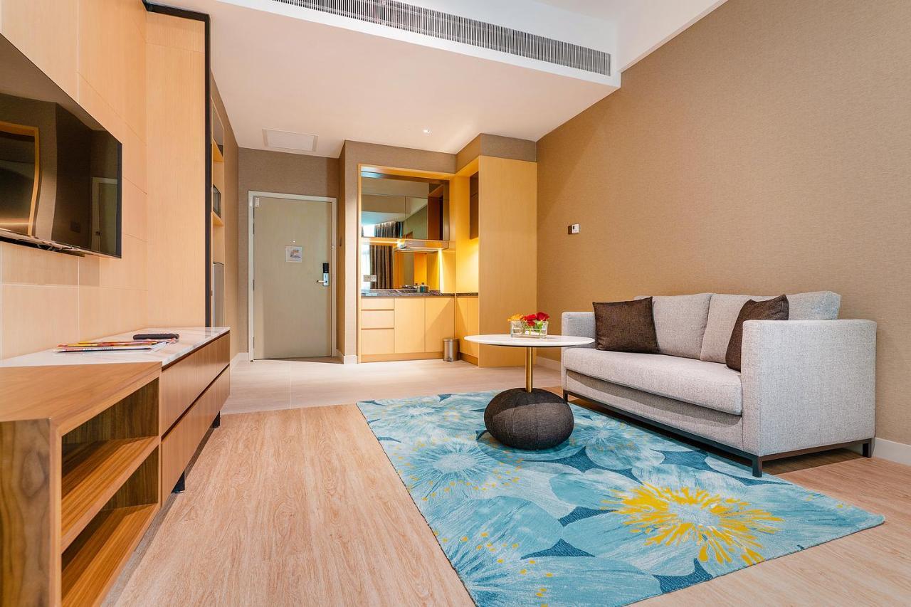 M World Hotel Formerly Known As Avante Hotel Petaling Dzsaja Kültér fotó A living room in a hotel suite