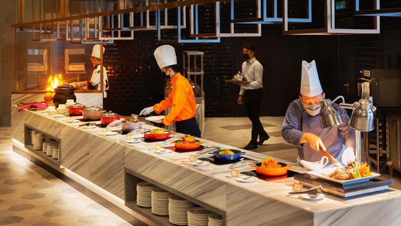 M World Hotel Formerly Known As Avante Hotel Petaling Dzsaja Kültér fotó A buffet at a hotel