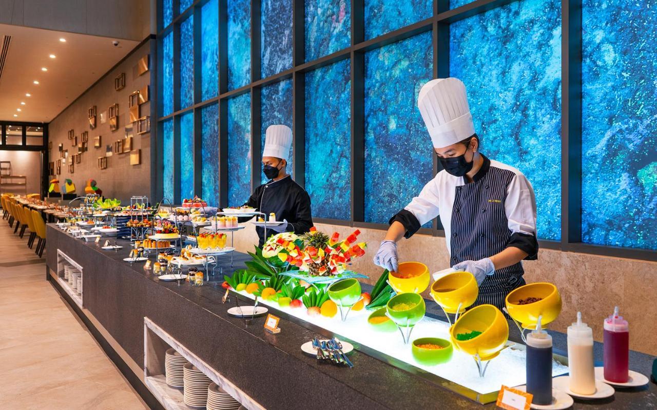 M World Hotel Formerly Known As Avante Hotel Petaling Dzsaja Kültér fotó The buffet at the restaurant