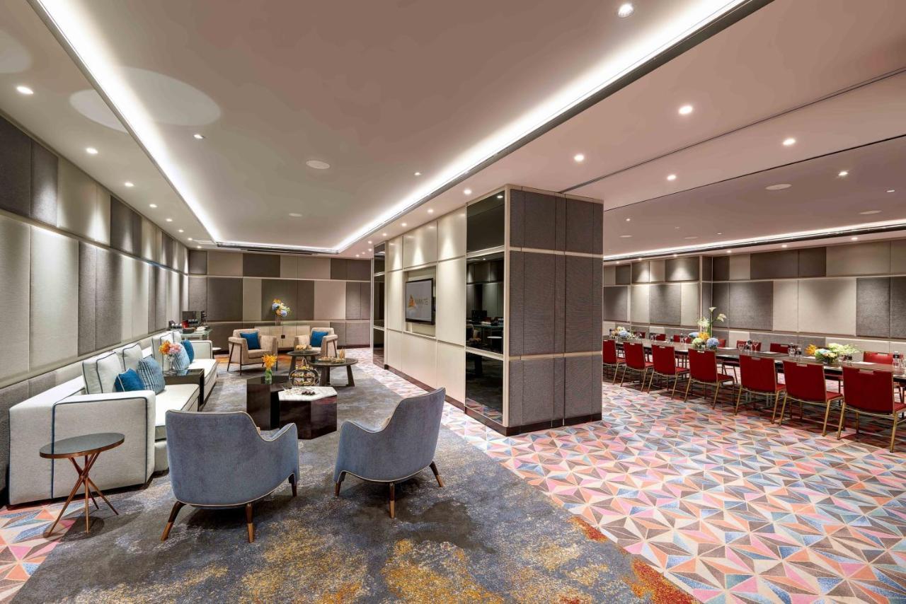 M World Hotel Formerly Known As Avante Hotel Petaling Dzsaja Kültér fotó The lounge at KLIA
